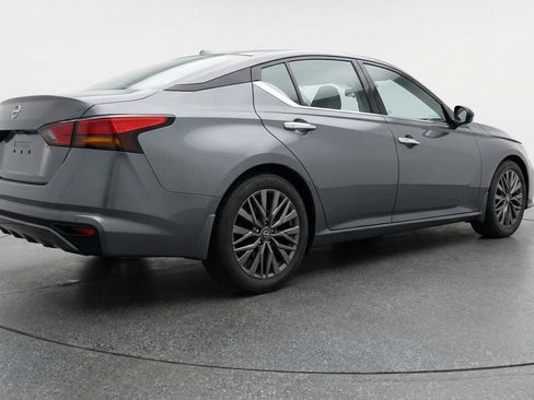 Used 2025 Nissan Altima 2.5 SV FWD image 9