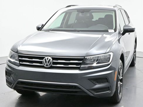 Used 2021 Volkswagen Tiguan SE FWD image 3