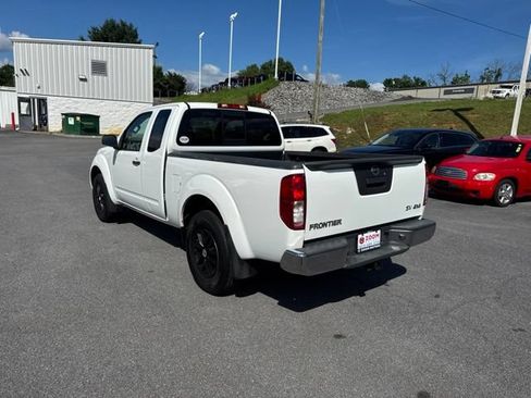 Used 2015 Nissan Frontier SV AWD/4WD image 6