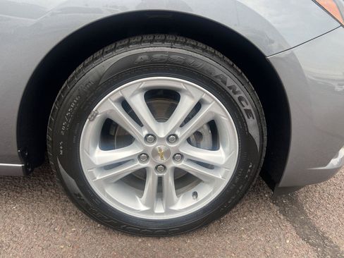 Used 2018 Chevrolet Cruze LT w/ Sun And Sound Package FWD image 9