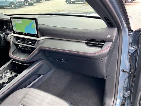 Used 2025 Ford Explorer ST-Line image 12