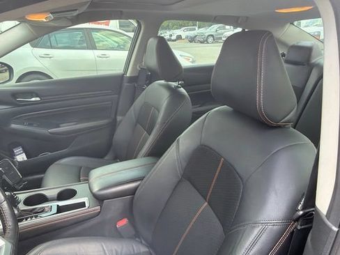 Used 2022 Nissan Altima 2.5 SR w/ Midnight Edition Package FWD image 8
