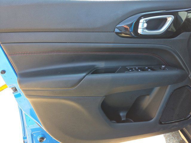 Used 2025 Jeep Compass Trailhawk AWD/4WD image 26