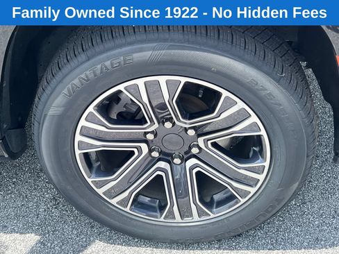 Certified 2024 Jeep Wagoneer L Series II w/ Flexible Seating Group AWD/4WD image 14