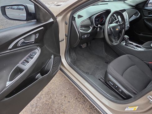 Used 2024 Chevrolet Malibu LT FWD image 9