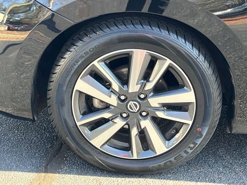 Used 2021 Nissan Versa SV image 24