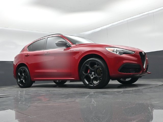 Used 2023 Alfa Romeo Stelvio Veloce AWD/4WD image 45