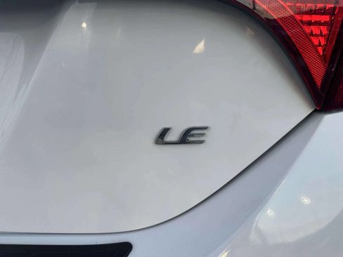 Used 2014 Toyota Corolla LE image 15