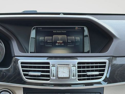 Used 2016 Mercedes-Benz E 350 4MATIC Sedan image 23