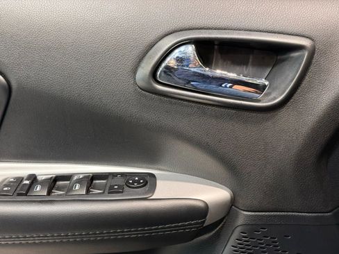 Used 2020 Dodge Journey SE w/ SE Popular Equipment Group image 10