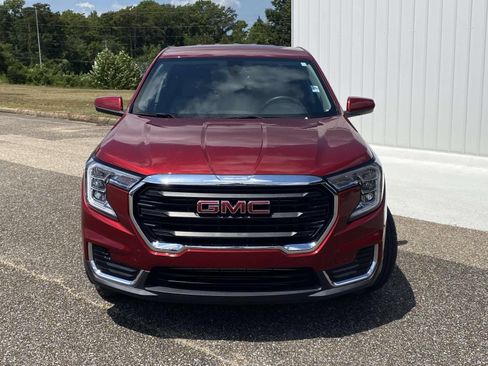 Used 2023 GMC Terrain SLE FWD image 2