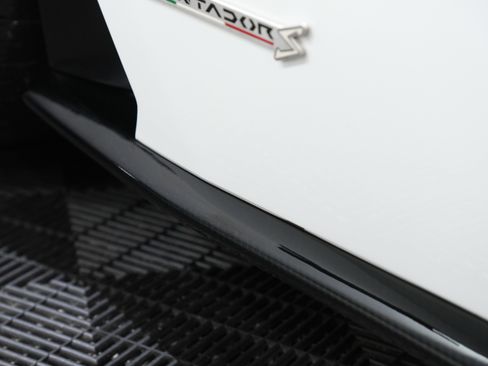 Used 2018 Lamborghini Aventador S image 15