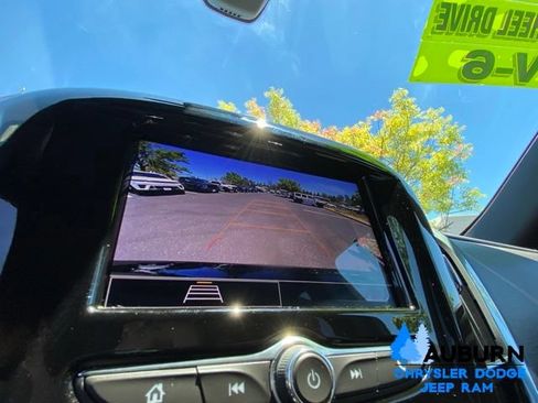 Used 2023 Chevrolet Traverse LT FWD image 47