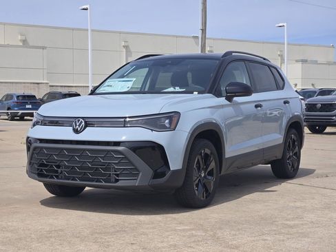 New 2026 Volkswagen Taos SE FWD image 2