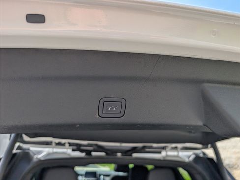 Used 2023 Chevrolet Tahoe Premier AWD/4WD image 16