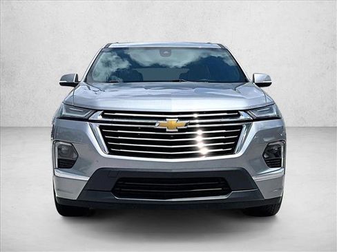 Used 2023 Chevrolet Traverse Premier FWD image 3