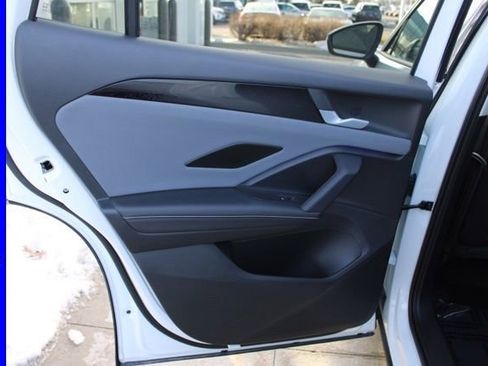 Used 2025 Volkswagen Tiguan SE w/ Panoramic Sunroof Package image 26