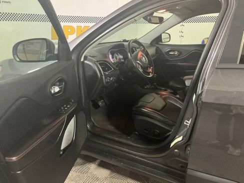 Used 2019 Jeep Cherokee Trailhawk w/ Comfort/Convenience Group AWD/4WD image 10
