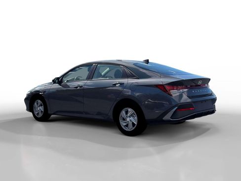 New 2026 Hyundai Elantra SE FWD image 4
