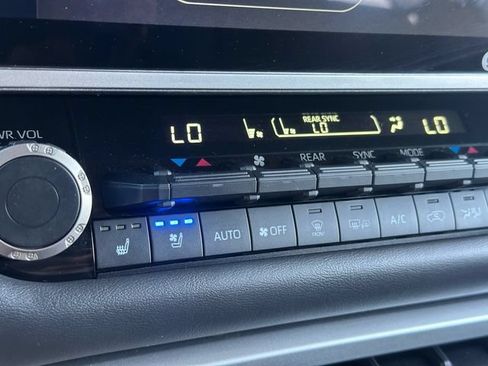 Certified 2024 Toyota Sequoia Platinum AWD/4WD image 16