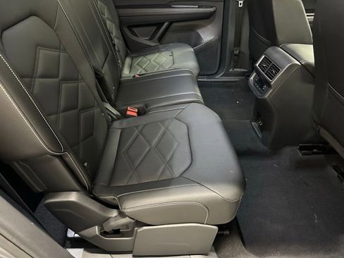 Used 2025 Volkswagen Atlas SE image 56