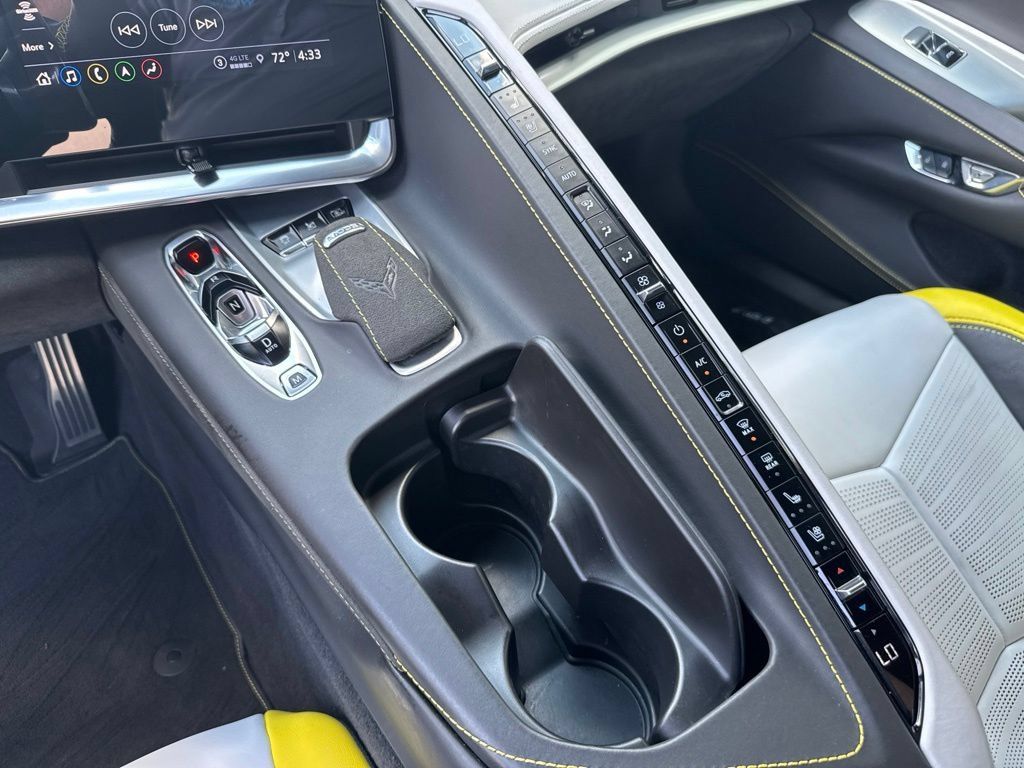 Used 2021 Chevrolet Corvette Stingray Premium Cpe w/ Z51 Performance Package RWD image 28