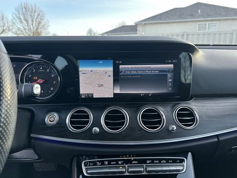 Used 2017 Mercedes-Benz E 300 4MATIC image 36