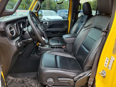 Used 2018 Jeep Wrangler Unlimited Sahara w/ Quick Order Package 24M Moab AWD/4WD image 24