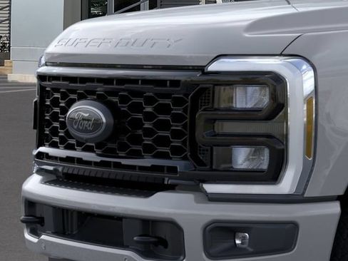 New 2026 Ford F250 Lariat w/ Black Appearance Package AWD/4WD image 17