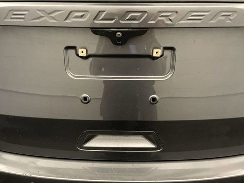 Used 2017 Ford Explorer XLT w/ Equipment Group 202A AWD/4WD image 24