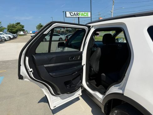 Used 2018 Ford Explorer XLT w/ Equipment Group 201A AWD/4WD image 21