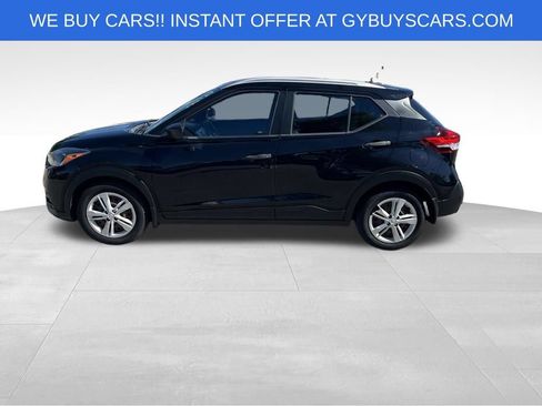 Used 2018 Nissan Kicks S FWD image 3