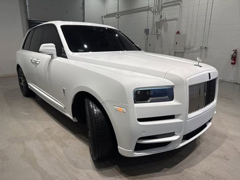 Used 2020 Rolls-Royce Cullinan image 3