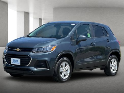 Used 2021 Chevrolet Trax LS w/ Tint and Cruise Package AWD/4WD image 8