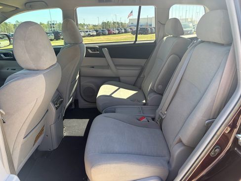 Used 2013 Toyota Highlander Plus image 22
