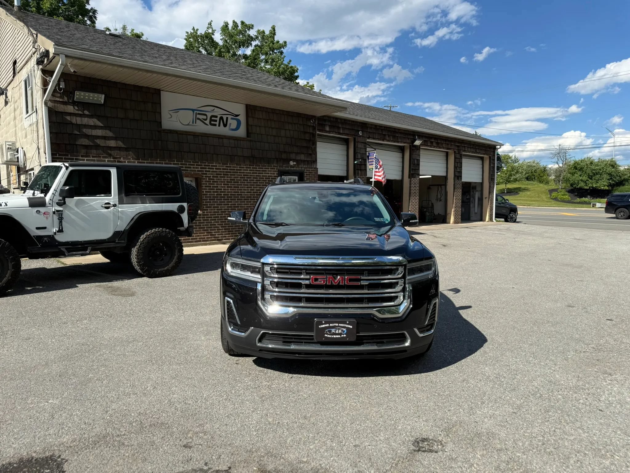 Used 2021 GMC Acadia SLE w/ Driver Convenience Package AWD/4WD image 2