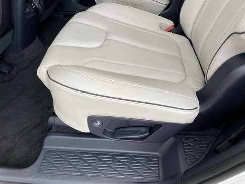 Used 2023 Hyundai Palisade Limited w/ Cargo Package FWD image 31