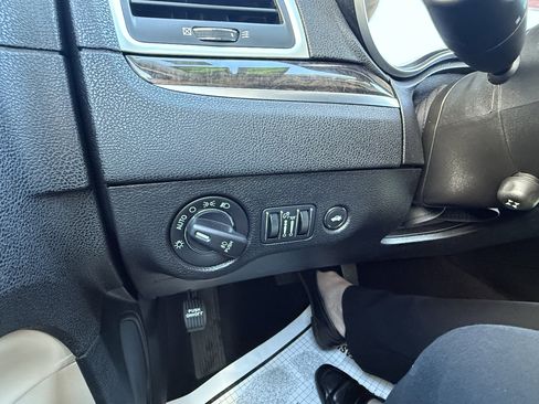 Used 2022 Chrysler 300 Touring L w/ Comfort Group image 22