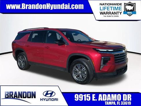 Used 2025 Chevrolet Traverse LT image 1