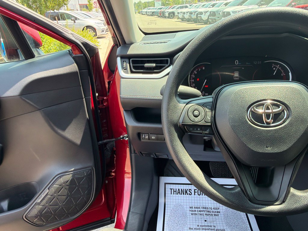 Used 2025 Toyota RAV4 XLE AWD/4WD image 26