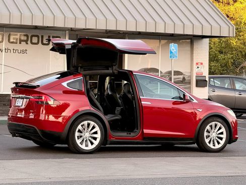 Used 2016 Tesla Model X 90D AWD/4WD image 7