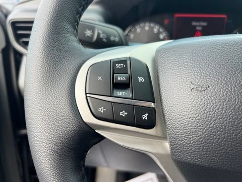 Certified 2024 Ford Explorer XLT AWD/4WD image 9