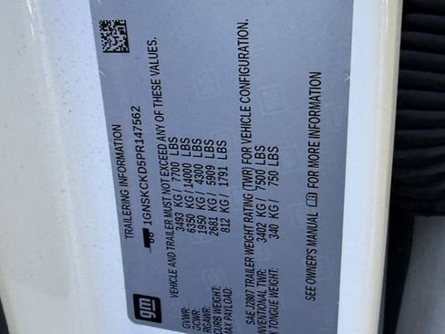 Used 2023 Chevrolet Suburban LT w/ Luxury Package image 6