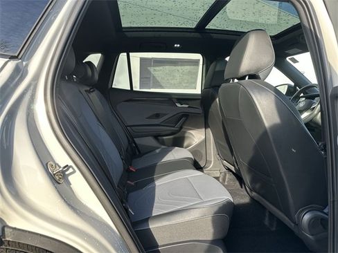 New 2025 Volkswagen Tiguan SE R-Line image 21