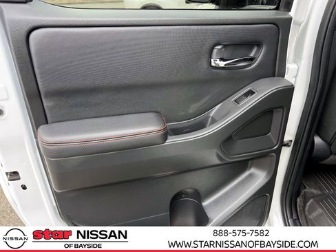 Used 2023 Nissan Frontier PRO-4X w/ Pro Convenience Package image 11
