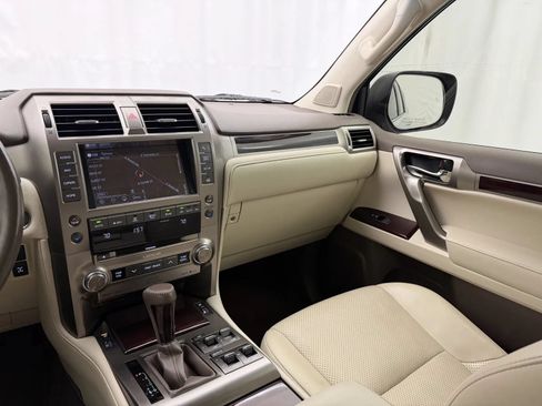 Used 2019 Lexus GX 460 Luxury AWD/4WD image 18