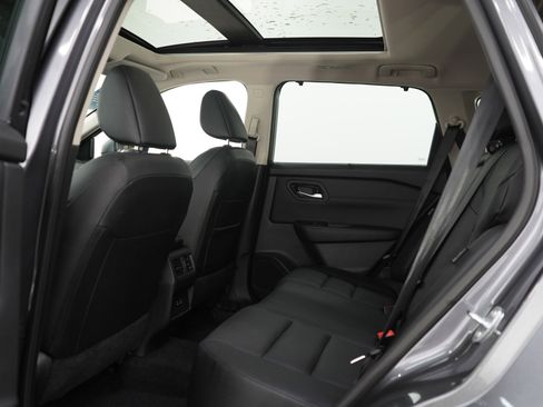 Used 2025 Nissan Rogue SV w/ SV Premium Package AWD/4WD image 16