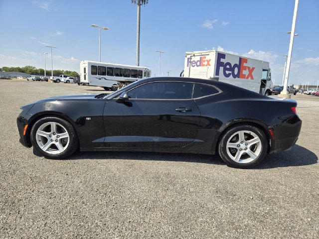Used 2016 Chevrolet Camaro LT RWD image 4