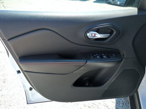 Used 2021 Jeep Cherokee Trailhawk w/ Sun, Sound & Nav Group AWD/4WD image 14