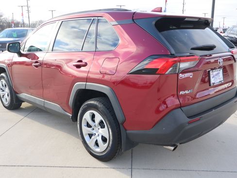Used 2021 Toyota RAV4 LE image 7